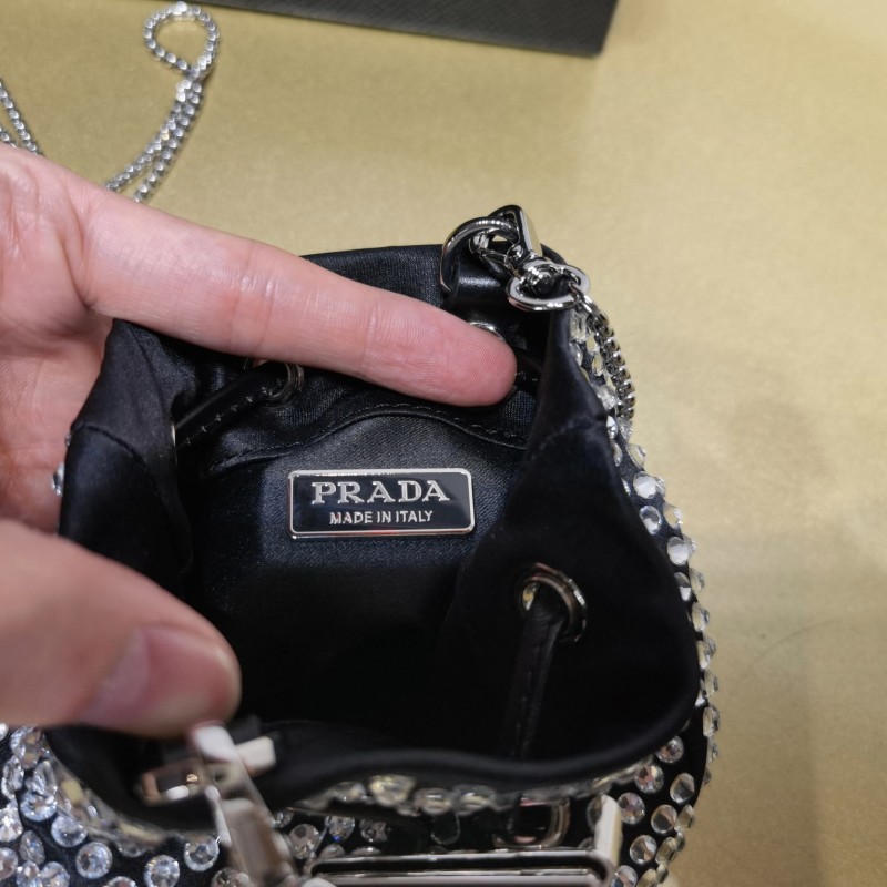 Prada 迷你包 / 斜挎包