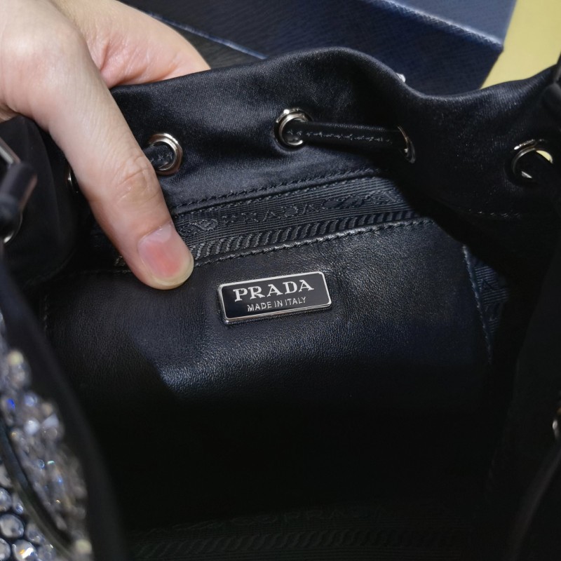 Prada 斜挎包 / 水桶包