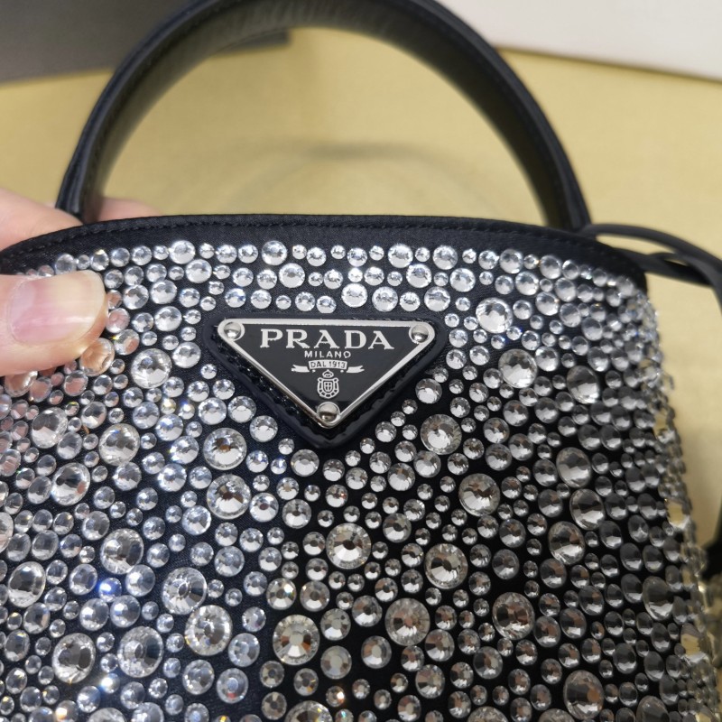 Prada 水桶包