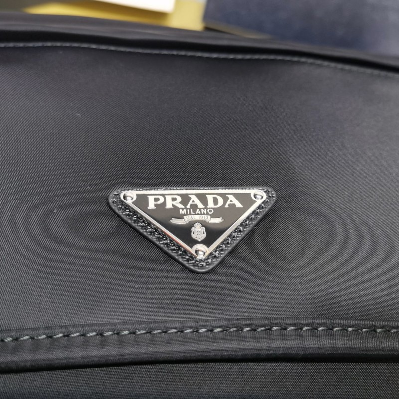 Prada 邮差包 / 斜挎包