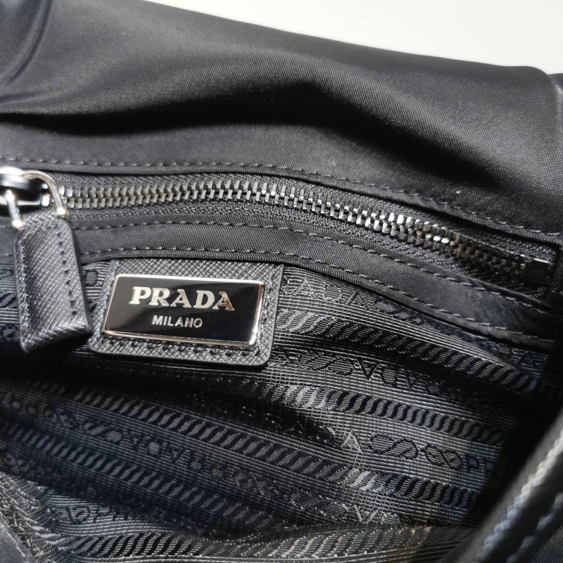 Prada 邮差包 / 斜挎包