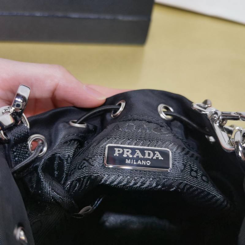 Prada Mini 水桶包