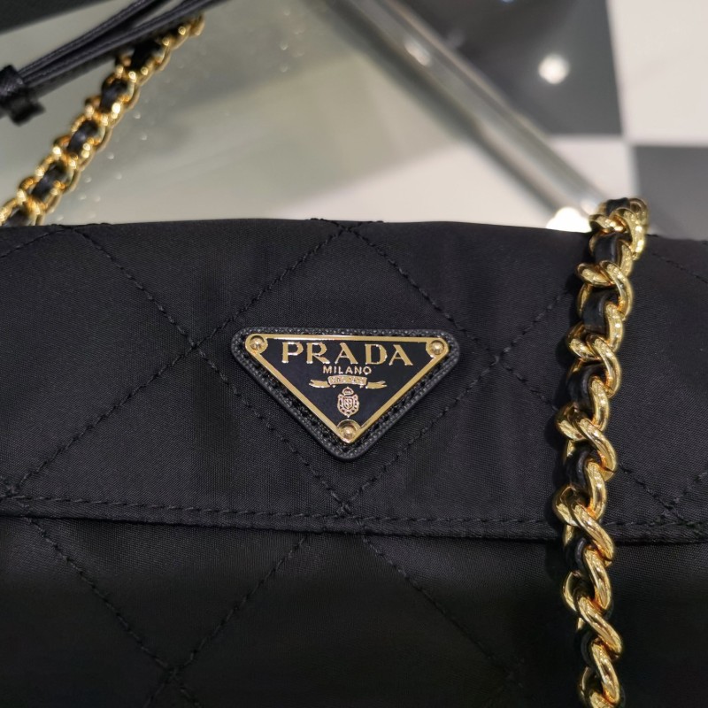 Prada 链条小挎包