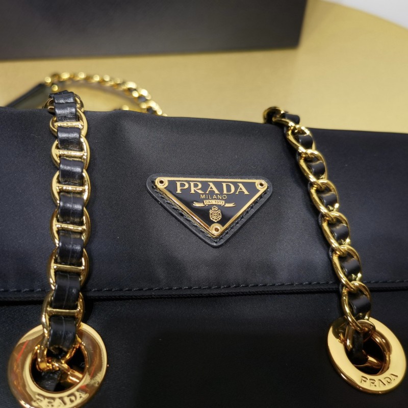 Prada 链条单肩包