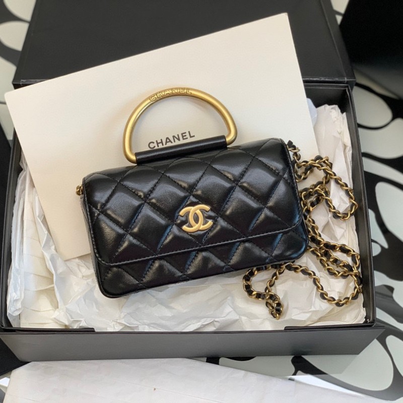 Chanel 金属手机包