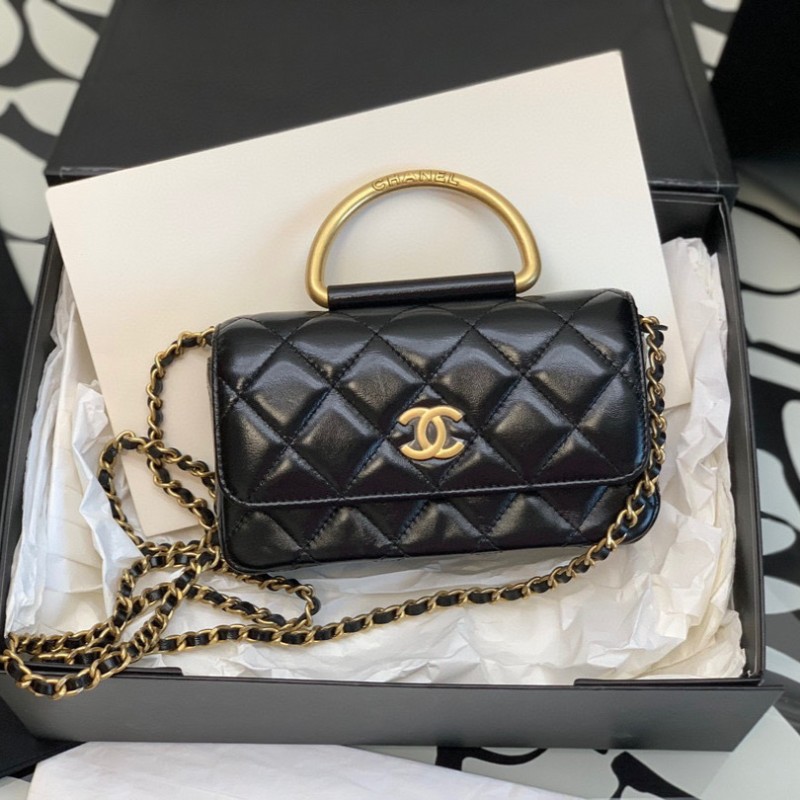 Chanel 金属手机包