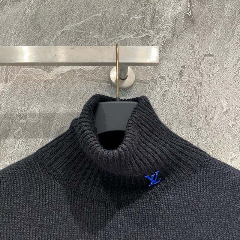 LV Turtleneck Sleevesness Sweater