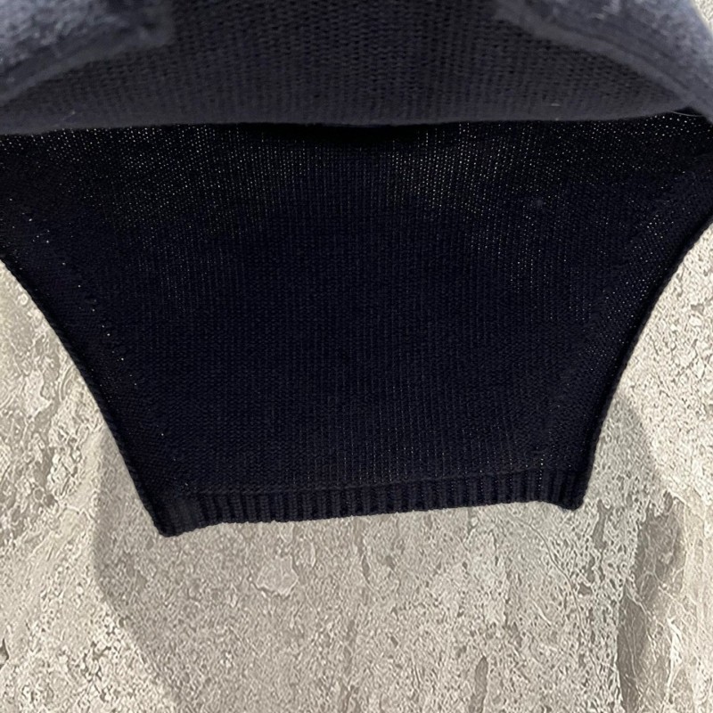 LV Turtleneck Sleevesness Sweater