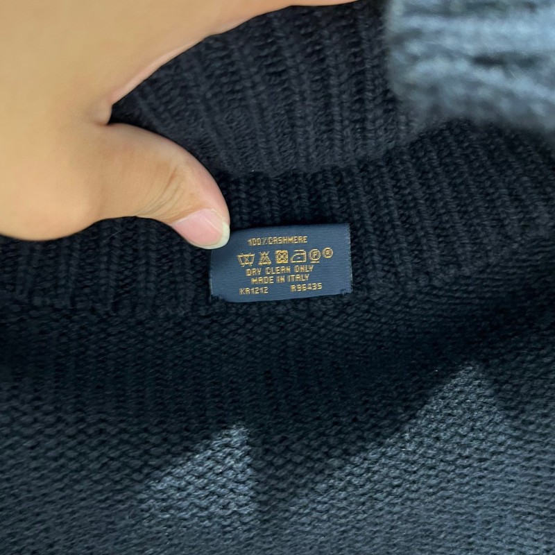 LV Turtleneck Sleevesness Sweater