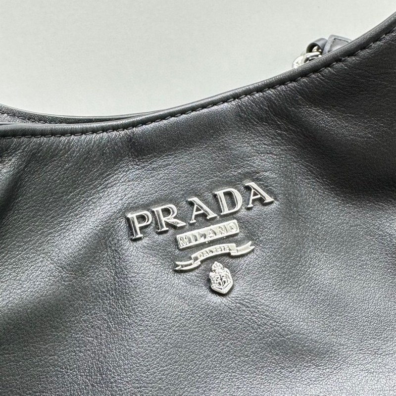 Prada 流浪包