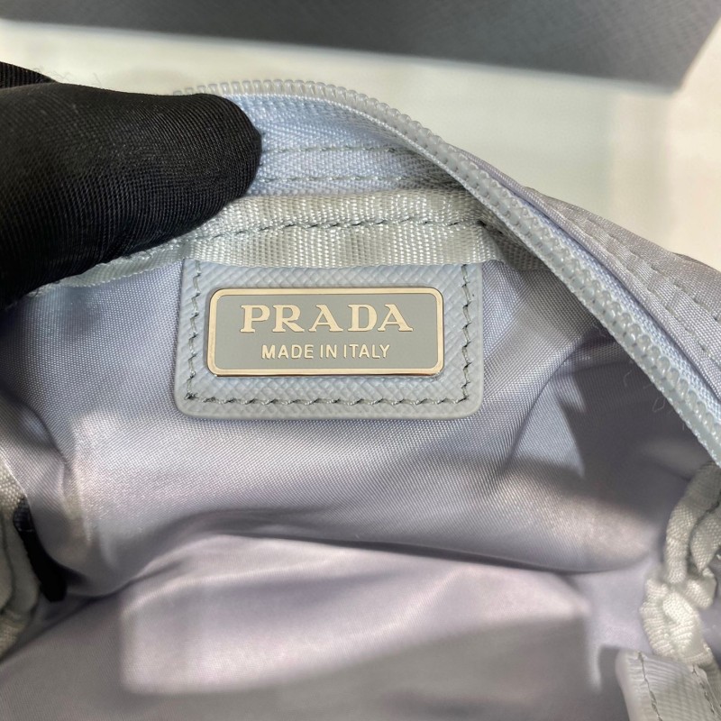 Prada 手拿包