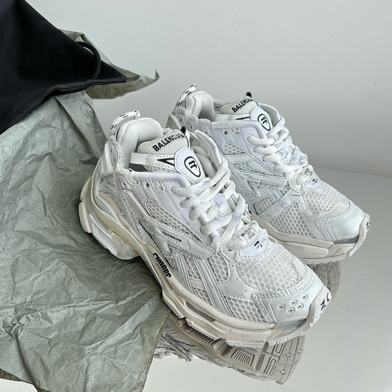 Balenciaga Unisex Runner 7.0 Sneakers