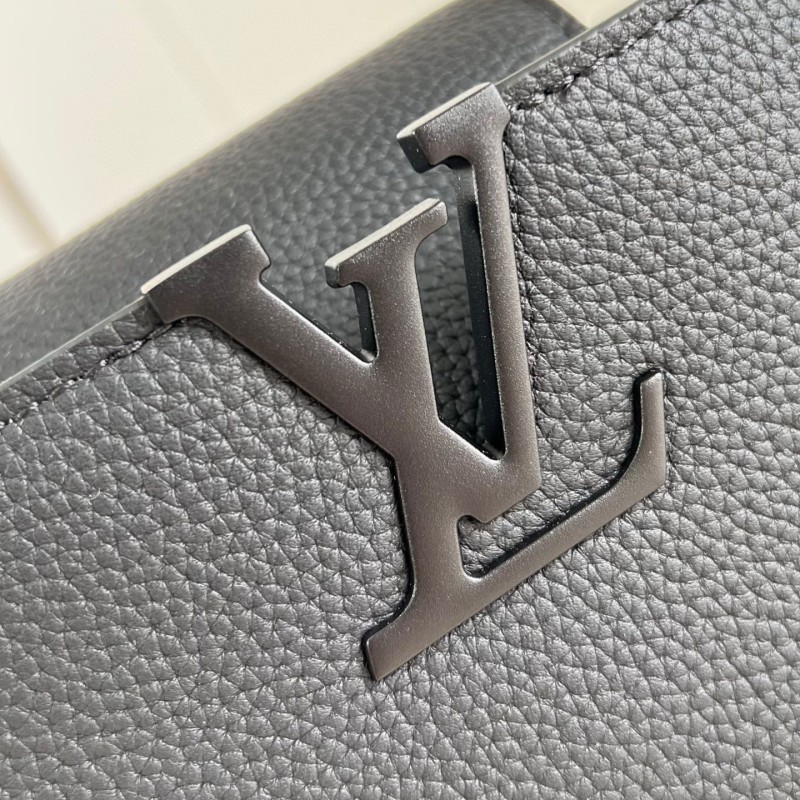 LV Capucines 