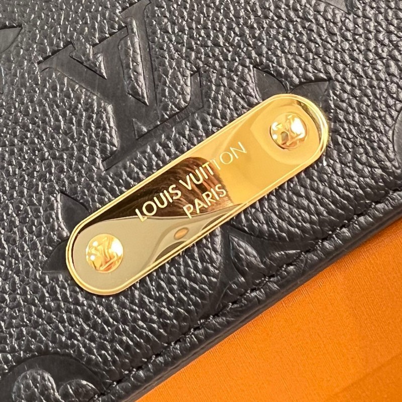 LV Wallet On Chain Lily