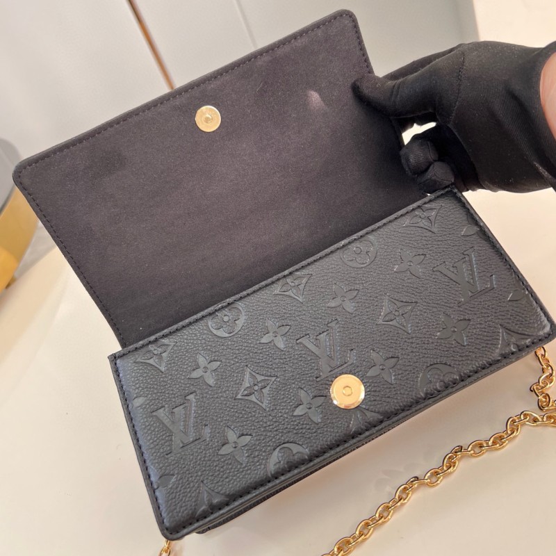 LV Wallet On Chain Lily