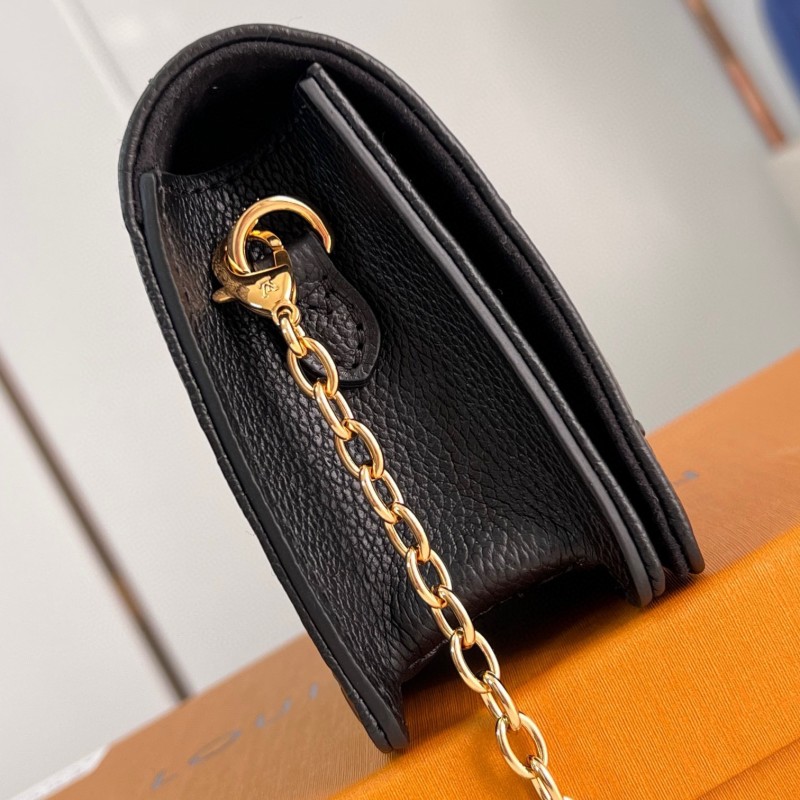 LV Wallet On Chain Lily