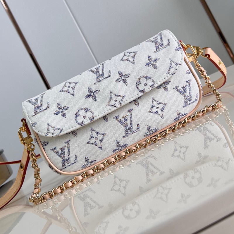 LV Wallet On Chain Ivy