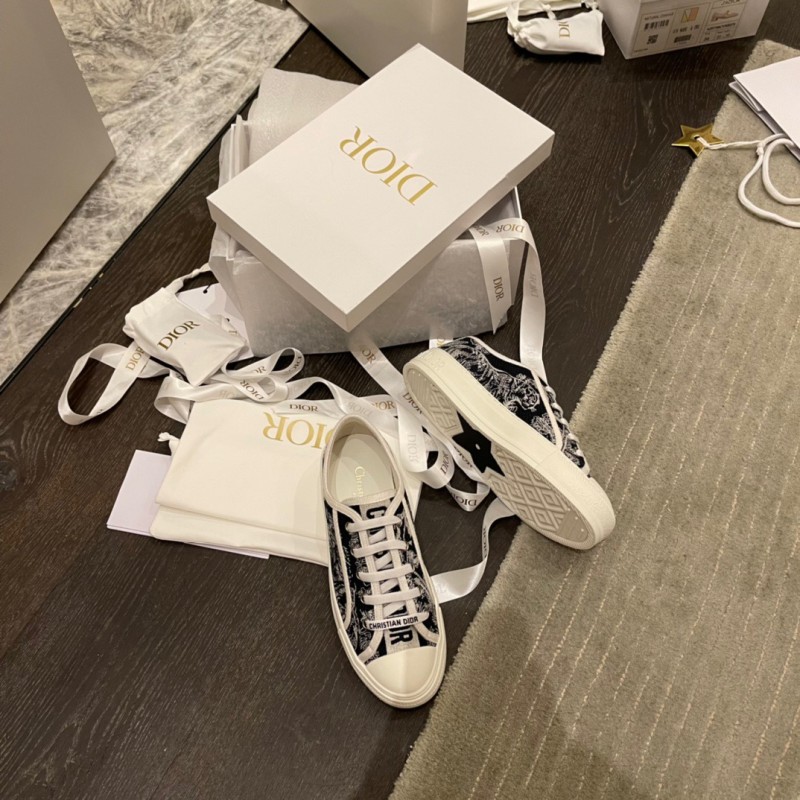 Walk N Dior Sneaker 