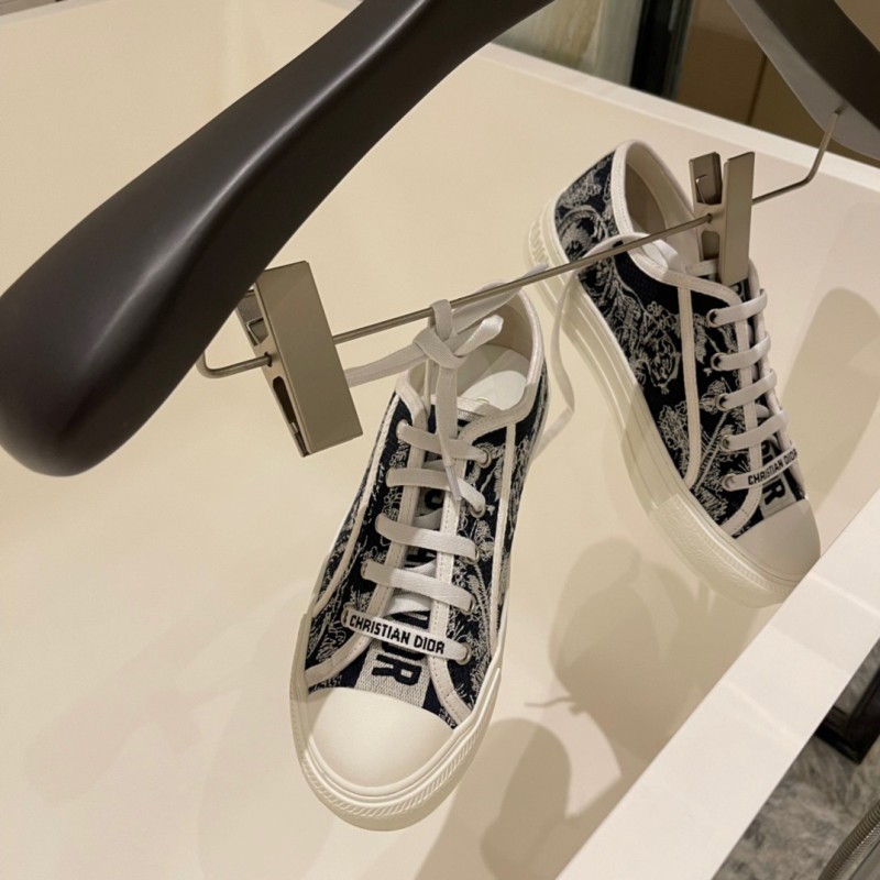 Walk N Dior Sneaker 