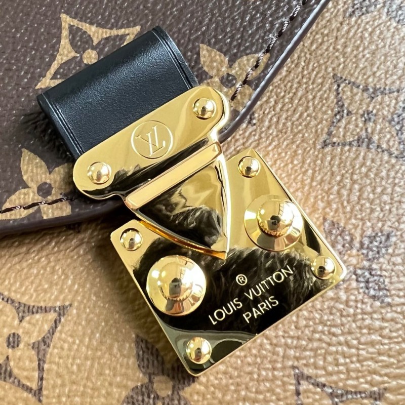 LV Pochette Metis