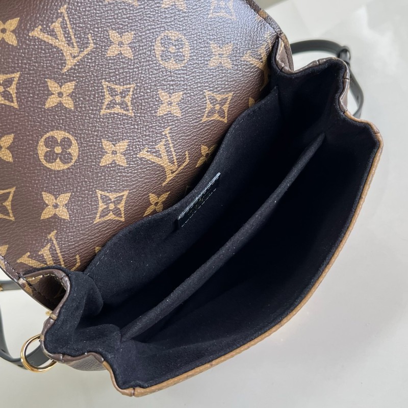 LV Pochette Metis