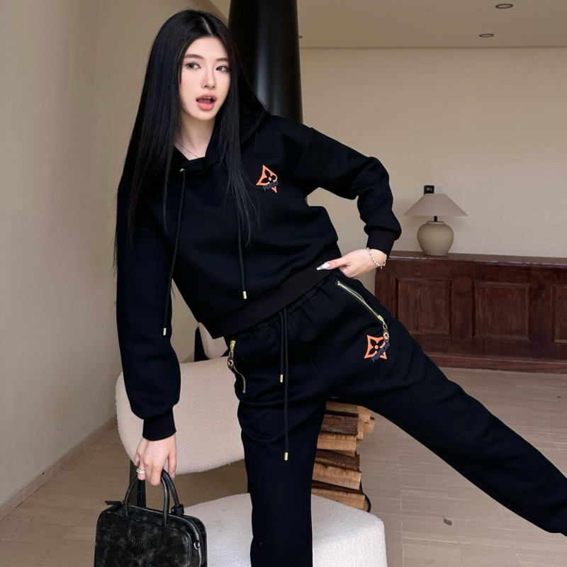 LV Hoodie & Sweatpants 