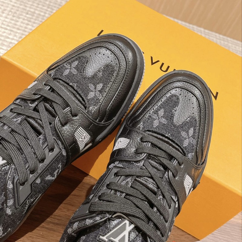 LV Unisex trainer