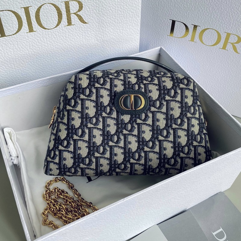 Dior Montaigne D-ARCH