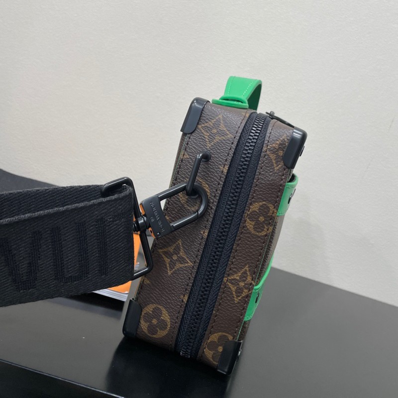 LV Handle Trunkc