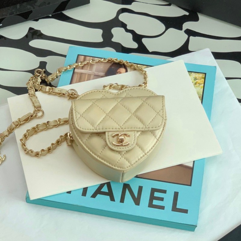 Chanel 爱心包