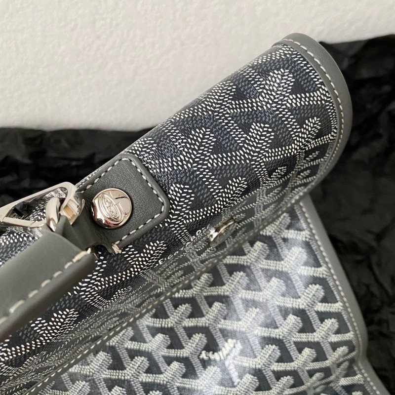 Goyard Saint-Leger