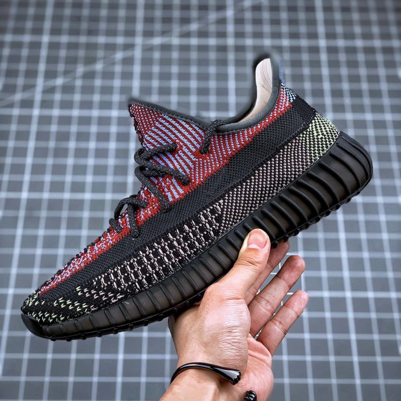 Adidas Yeezy 350 黑红补丁