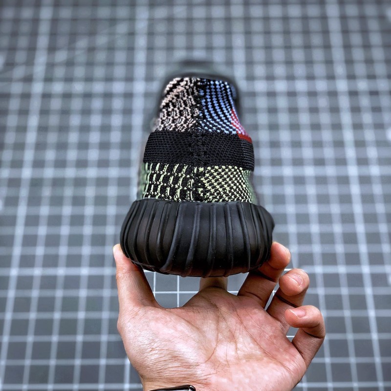 Adidas Yeezy 350 黑红补丁