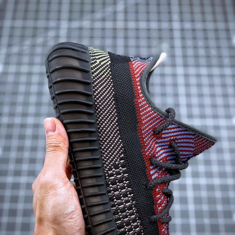 Adidas Yeezy 350 黑红补丁