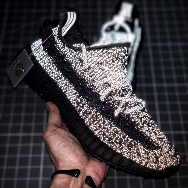 Adidas Yeezy 350 黑满天星