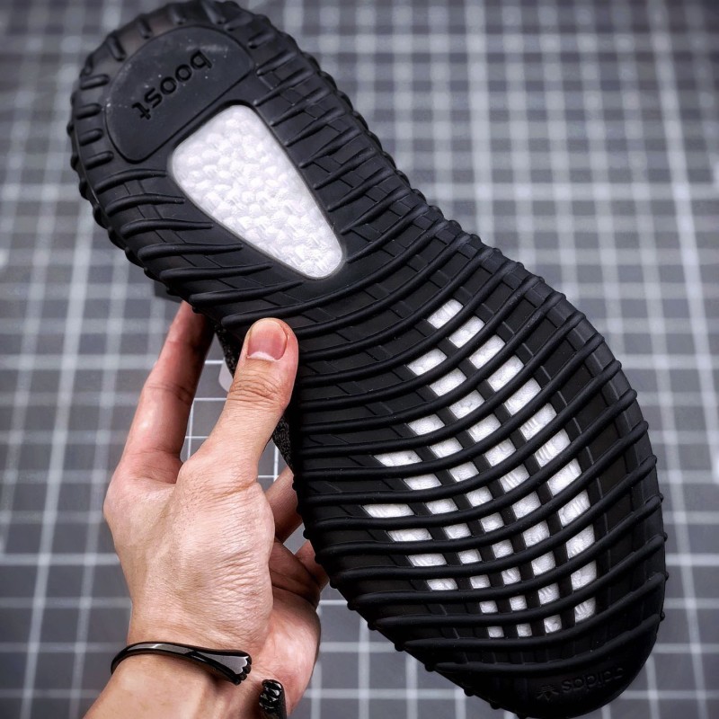 Adidas Yeezy 350 黑满天星