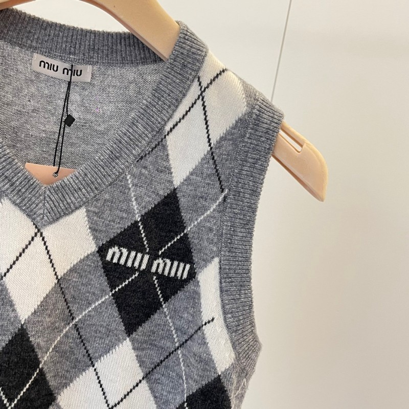 MiuMiu Vest / Long Sleeves Tee