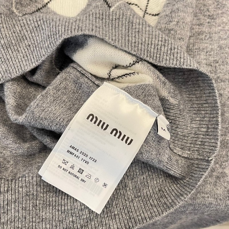 MiuMiu Vest / Long Sleeves Tee